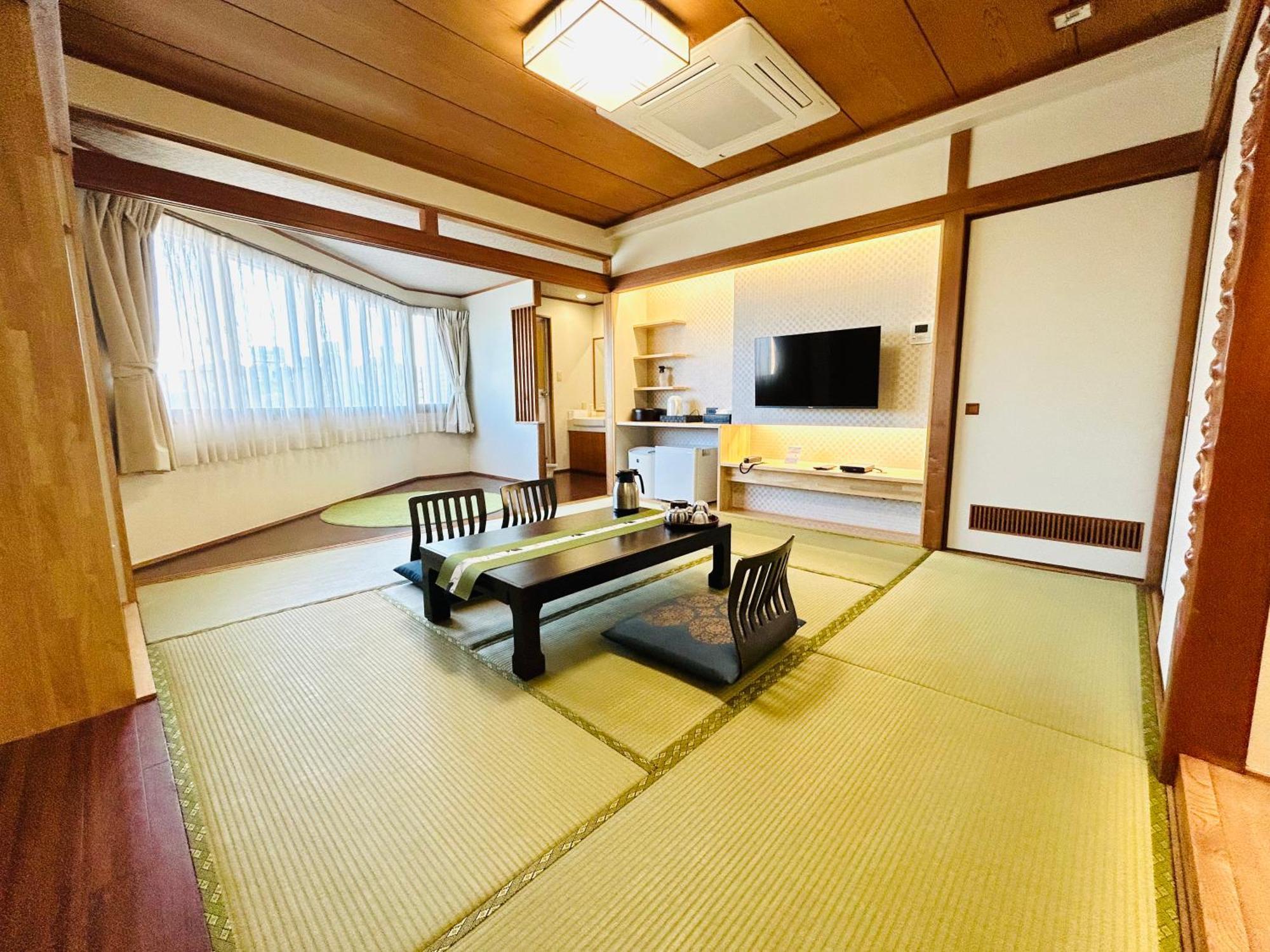 Hotel Takasago Kōchi Buitenkant foto